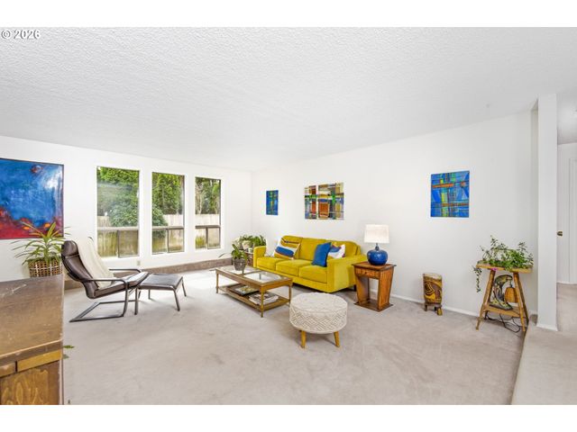 1180 Koffler Ave, Woodburn, OR 97071