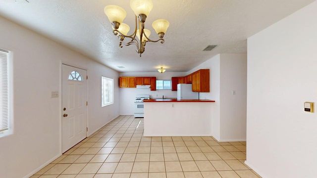 313 McKnight - Main, A & B Avenue NE, Albuquerque, NM 87102