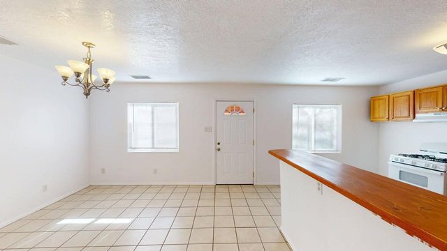 313 McKnight - Main, A & B Avenue NE, Albuquerque, NM 87102