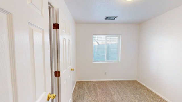 313 McKnight - Main, A & B Avenue NE, Albuquerque, NM 87102