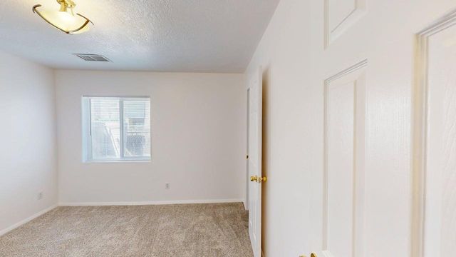 313 McKnight - Main, A & B Avenue NE, Albuquerque, NM 87102