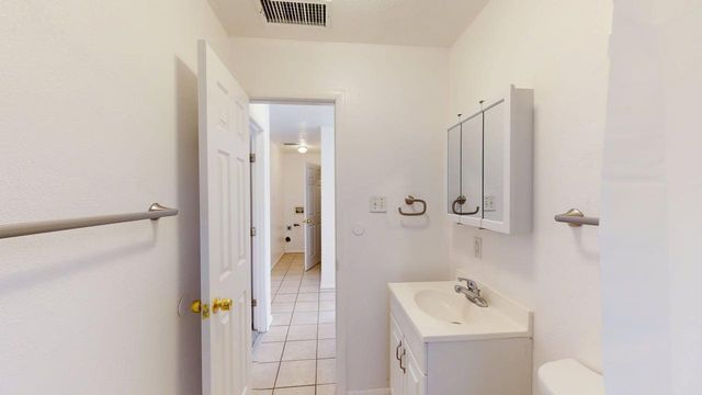 313 McKnight - Main, A & B Avenue NE, Albuquerque, NM 87102