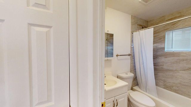 313 McKnight - Main, A & B Avenue NE, Albuquerque, NM 87102