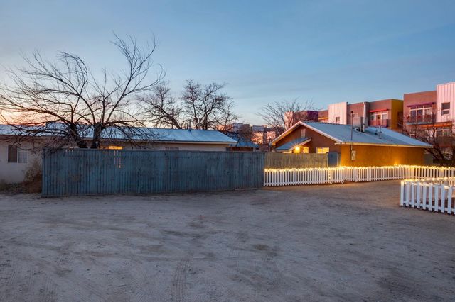 313 McKnight - Main, A & B Avenue NE, Albuquerque, NM 87102