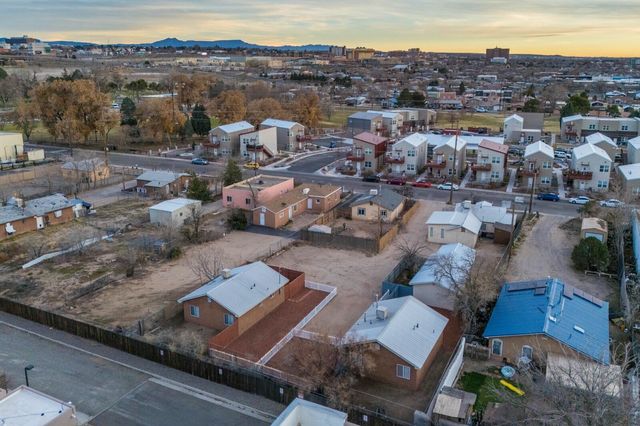 313 McKnight - Main, A & B Avenue NE, Albuquerque, NM 87102