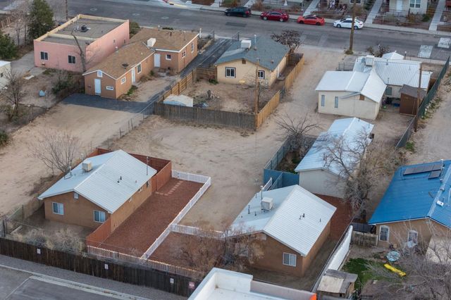 313 McKnight - Main, A & B Avenue NE, Albuquerque, NM 87102