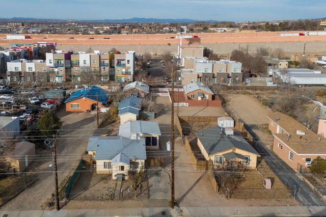 313 McKnight - Main, A & B Avenue NE, Albuquerque, NM 87102