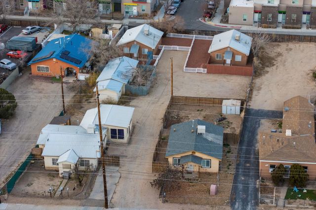 313 McKnight - Main, A & B Avenue NE, Albuquerque, NM 87102