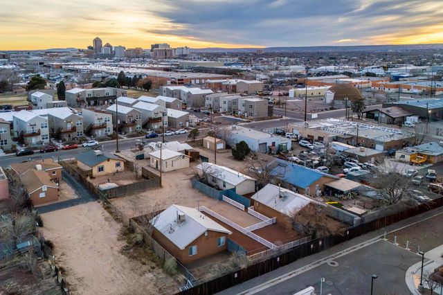 313 McKnight - Main, A & B Avenue NE, Albuquerque, NM 87102