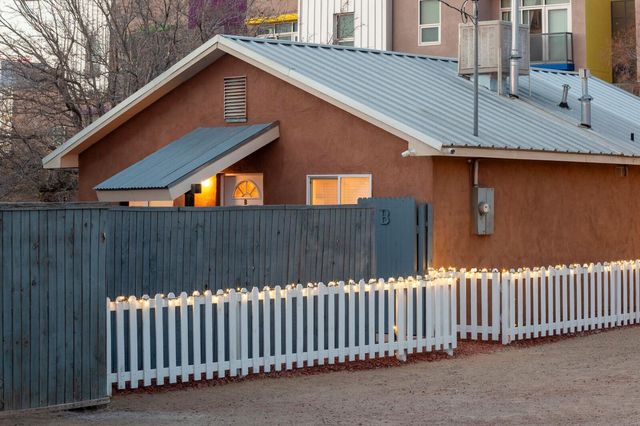 313 McKnight - Main, A & B Avenue NE, Albuquerque, NM 87102