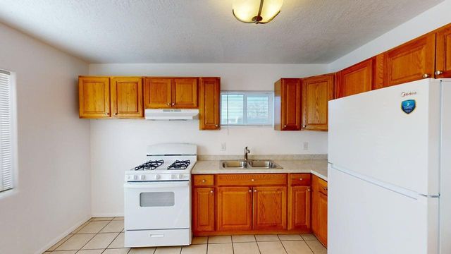 313 McKnight - Main, A & B Avenue NE, Albuquerque, NM 87102