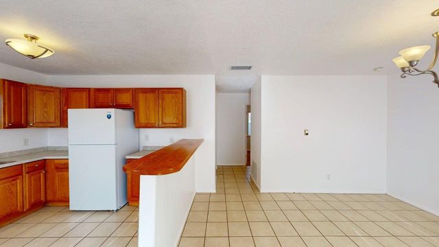 313 McKnight - Main, A & B Avenue NE, Albuquerque, NM 87102