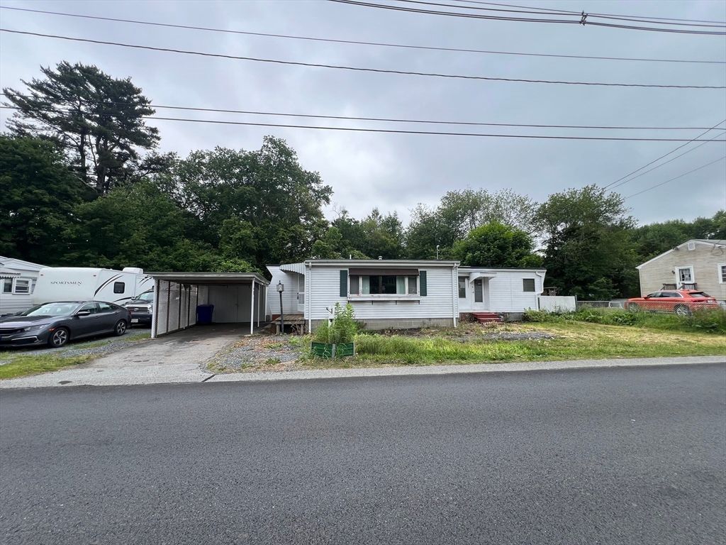 21 Worcester St, Taunton, MA 02780