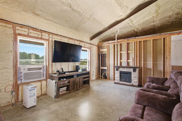 1017 County Road 4699, Boyd, TX 76023