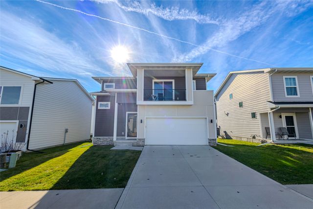 17118 Blue Sage Lane, Urbandale, IA 50323