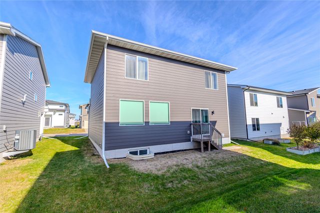 17118 Blue Sage Lane, Urbandale, IA 50323