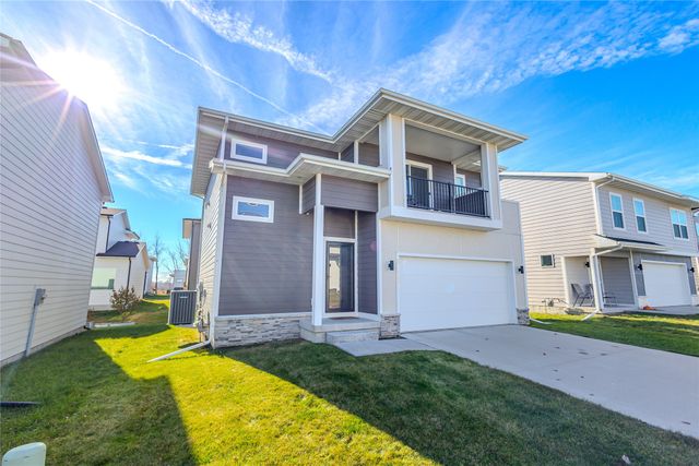 17118 Blue Sage Lane, Urbandale, IA 50323