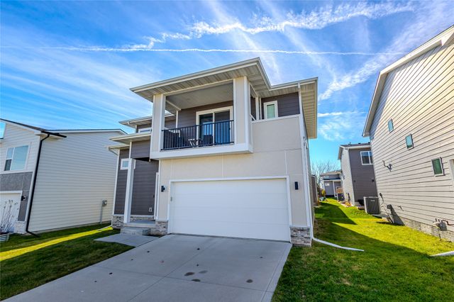 17118 Blue Sage Lane, Urbandale, IA 50323