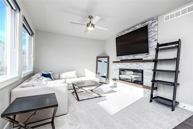 17118 Blue Sage Lane, Urbandale, IA 50323