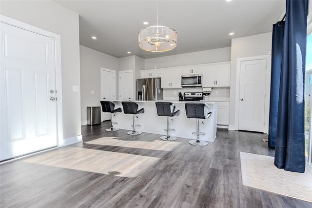 17118 Blue Sage Lane, Urbandale, IA 50323