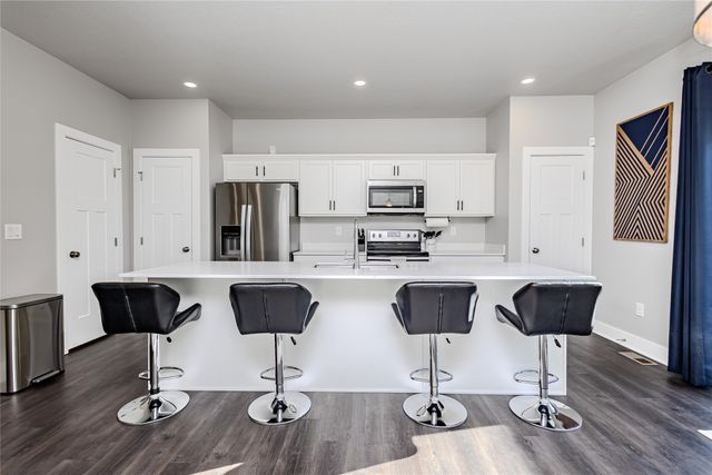 17118 Blue Sage Lane, Urbandale, IA 50323