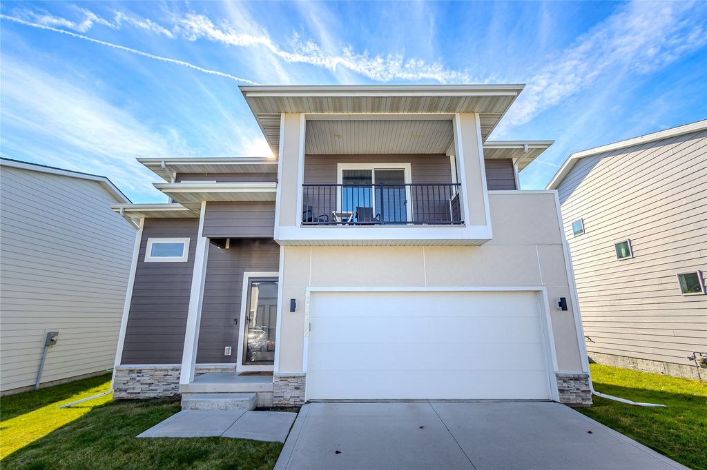 17118 Blue Sage Lane, Urbandale, IA 50323