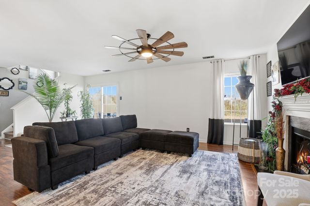 5825 Brookfield Pointe Drive, Charlotte, NC 28216