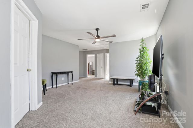 5825 Brookfield Pointe Drive, Charlotte, NC 28216