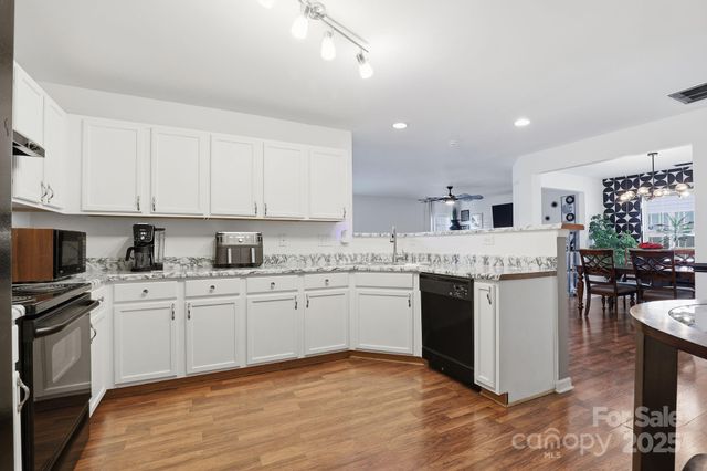 5825 Brookfield Pointe Drive, Charlotte, NC 28216