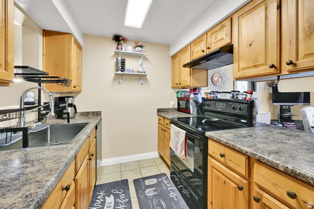 Image 11 of property listing at 846 S 1625 E #C, Clearfield, UT 84015
