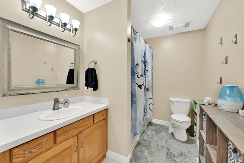 Image 18 of property listing at 846 S 1625 E #C, Clearfield, UT 84015