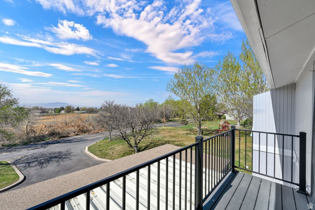 Image 32 of property listing at 846 S 1625 E #C, Clearfield, UT 84015