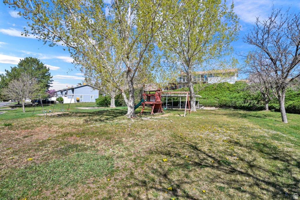 Image 33 of property listing at 846 S 1625 E #C, Clearfield, UT 84015