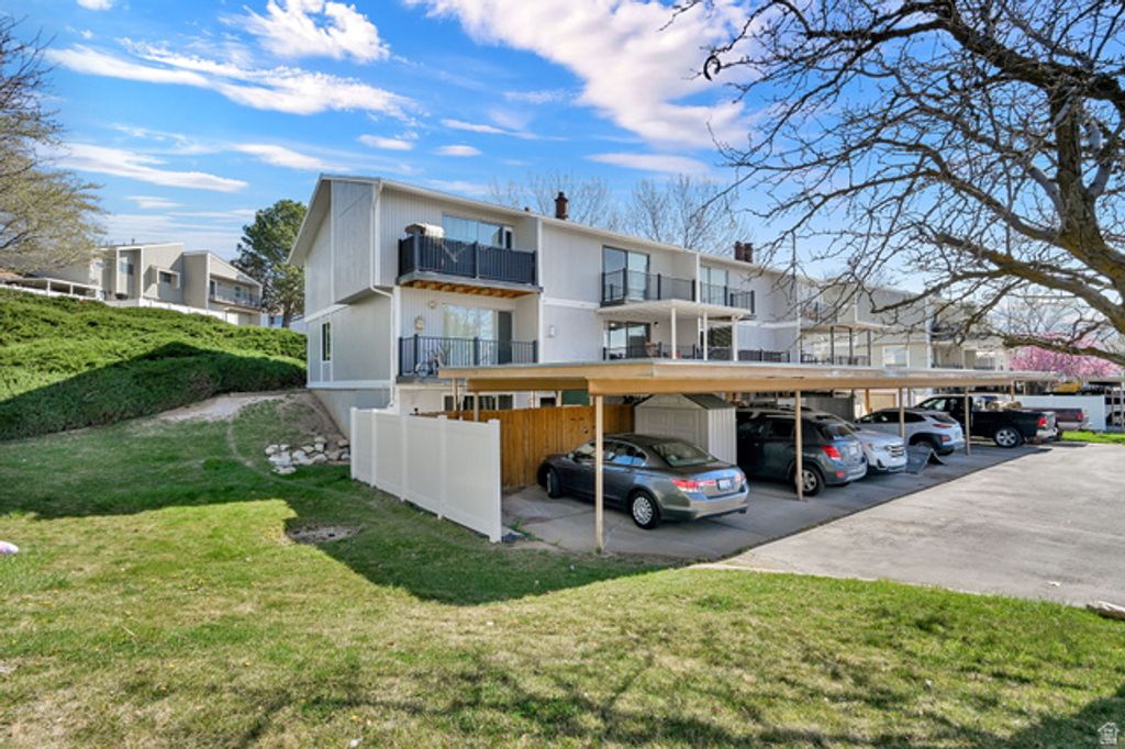 Image 5 of property listing at 846 S 1625 E #C, Clearfield, UT 84015