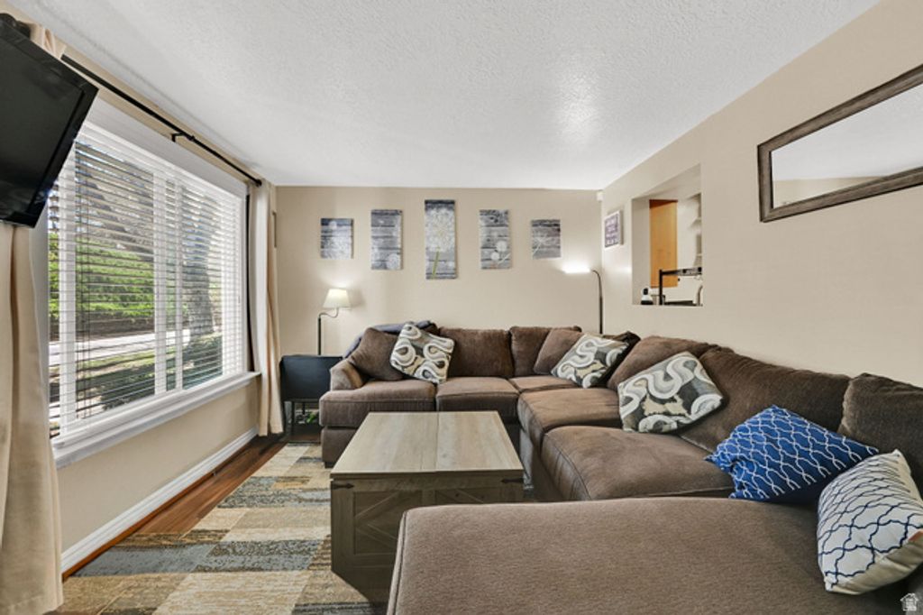 Image 7 of property listing at 846 S 1625 E #C, Clearfield, UT 84015