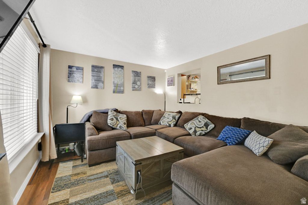Image 8 of property listing at 846 S 1625 E #C, Clearfield, UT 84015