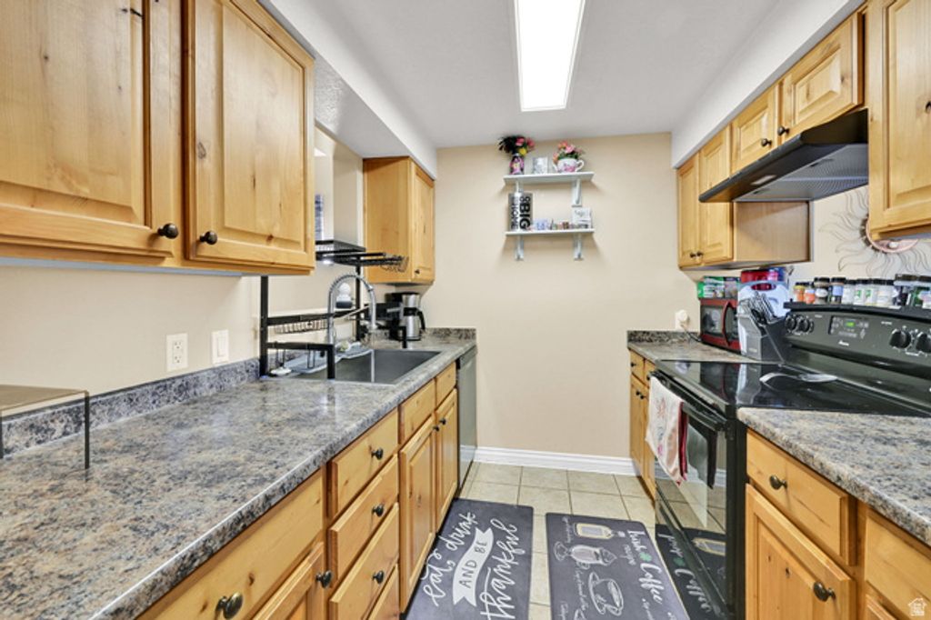 Image 9 of property listing at 846 S 1625 E #C, Clearfield, UT 84015