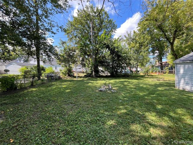 22495 Tuscany Avenue, Eastpointe, MI 48021