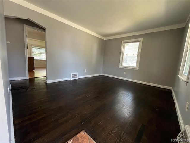 22495 Tuscany Avenue, Eastpointe, MI 48021
