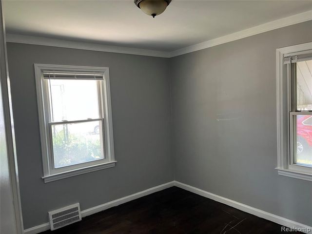 22495 Tuscany Avenue, Eastpointe, MI 48021