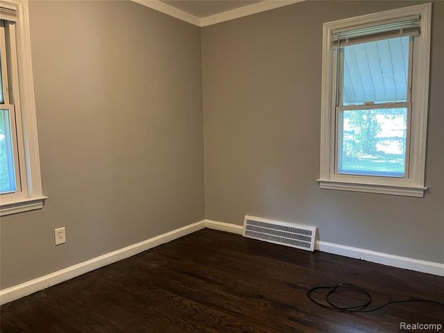 22495 Tuscany Avenue, Eastpointe, MI 48021
