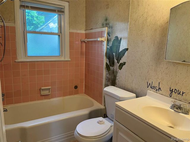 22495 Tuscany Avenue, Eastpointe, MI 48021