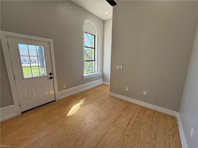 332 34th St Apt 117, Newport News, VA 23607