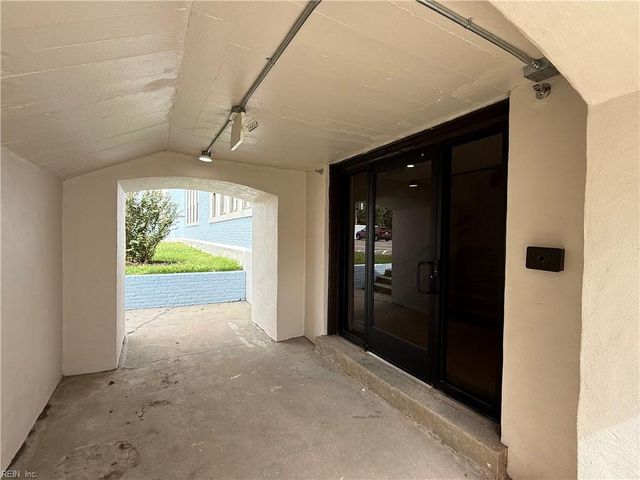332 34th St Apt 117, Newport News, VA 23607