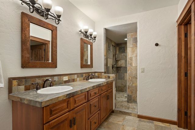 11905 S Fairway Ridge Ln, Spokane, WA 99224