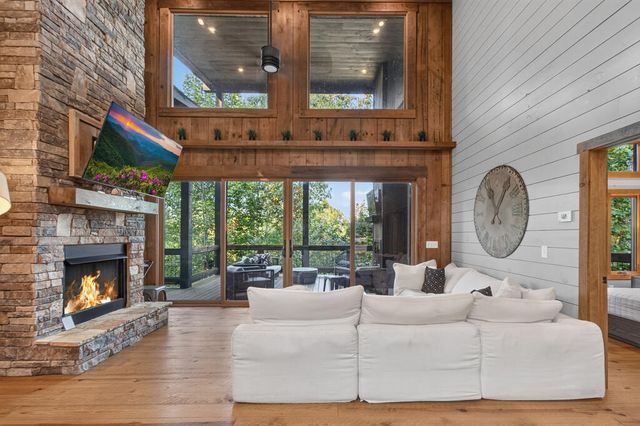 78 Deer Crest Road, Blue Ridge, GA 30513