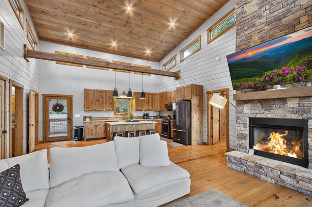 78 Deer Crest Road, Blue Ridge, GA 30513