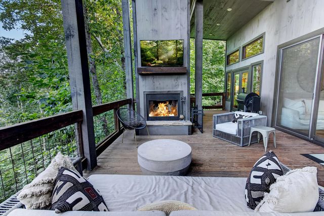 78 Deer Crest Road, Blue Ridge, GA 30513