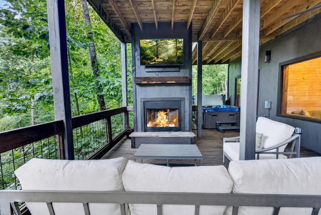 78 Deer Crest Road, Blue Ridge, GA 30513