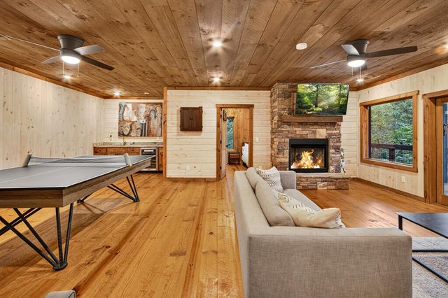 78 Deer Crest Road, Blue Ridge, GA 30513